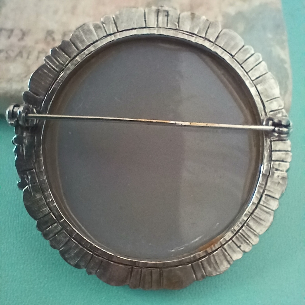 Cameo Brooch, Approx. 2 Inches In Diameter - Picture 3 of 3